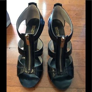Michael Kors | Black Patent Berkley T strap 8.5
